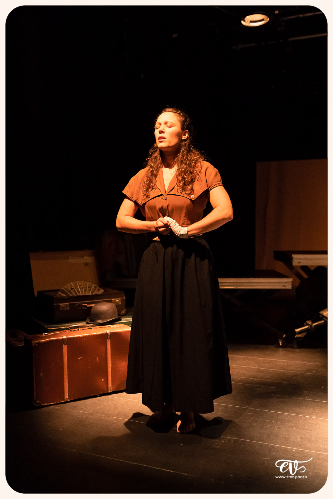 LA MESNIE H. - UN JOUR D'ÉTÉ